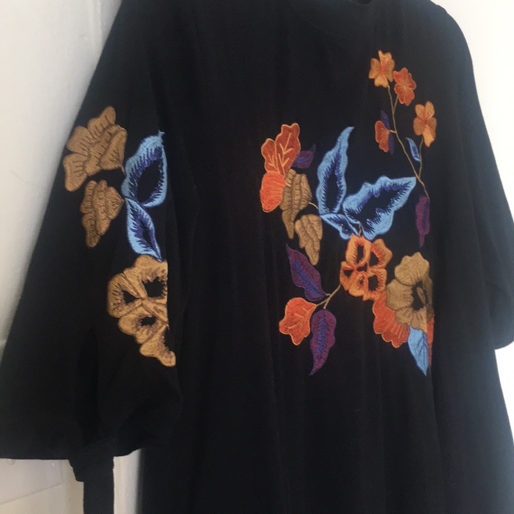 Knee length, embroidered dress w/ pockets